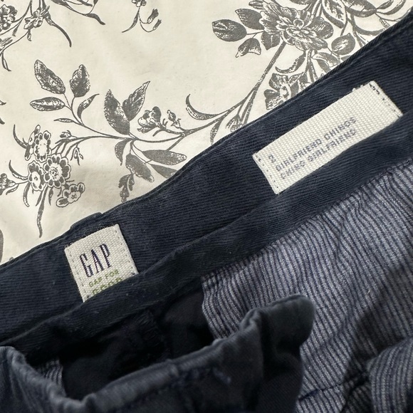 Gap (Gap for Good) navy girlfriend chino pants size 2 - Picture 3 of 8